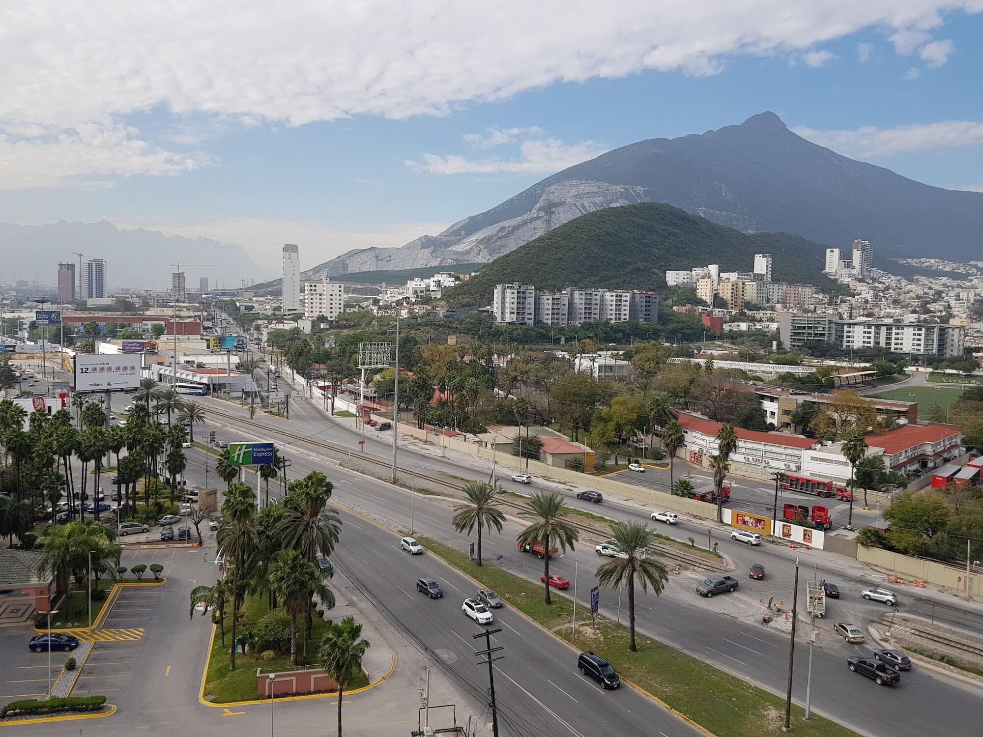 מלון Courtyard Monterrey San Jeronimo מראה חיצוני תמונה
