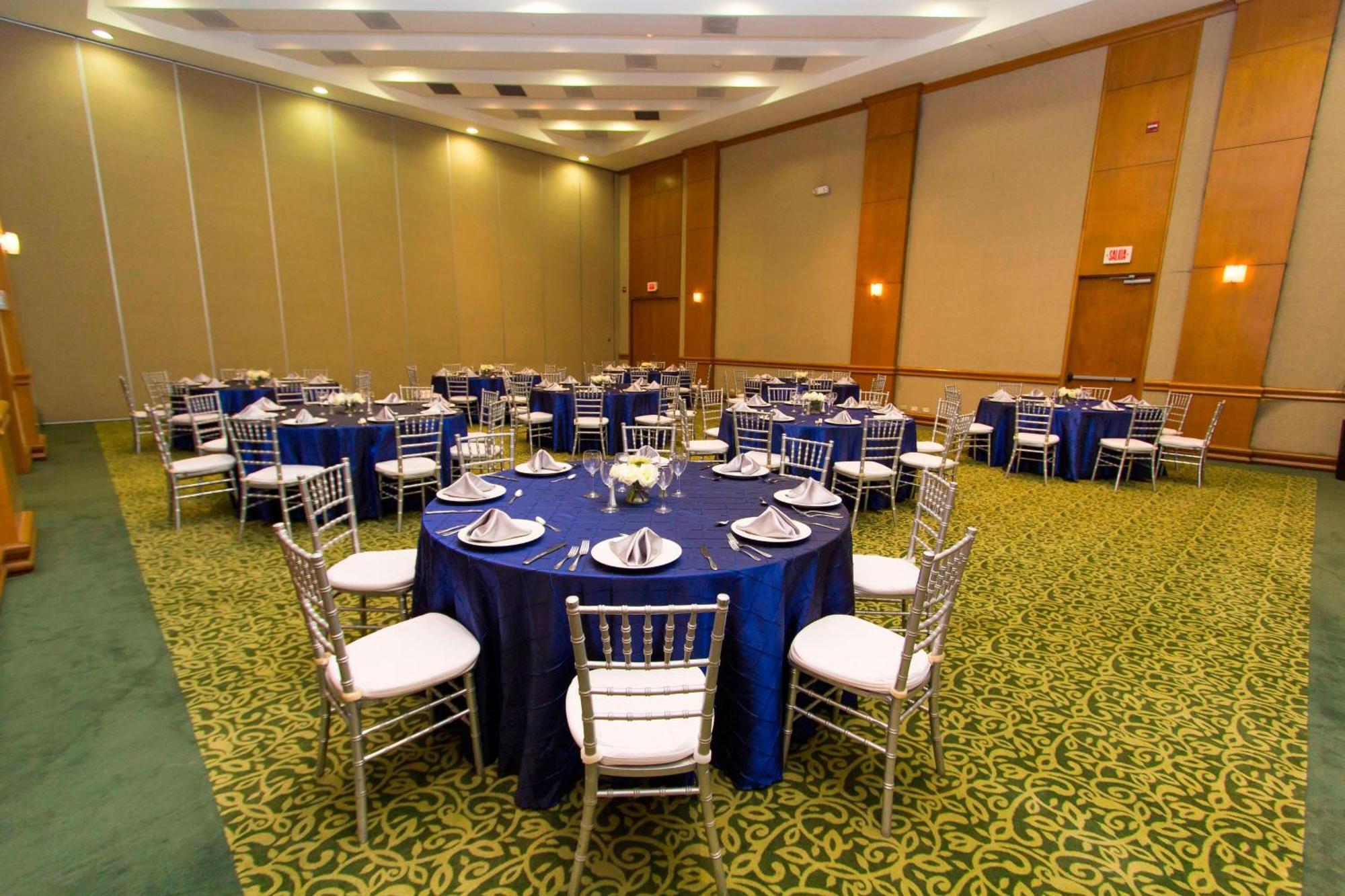 מלון Courtyard Monterrey San Jeronimo מראה חיצוני תמונה