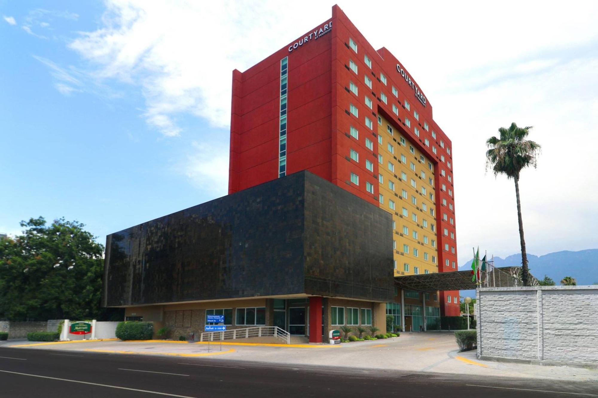 מלון Courtyard Monterrey San Jeronimo מראה חיצוני תמונה