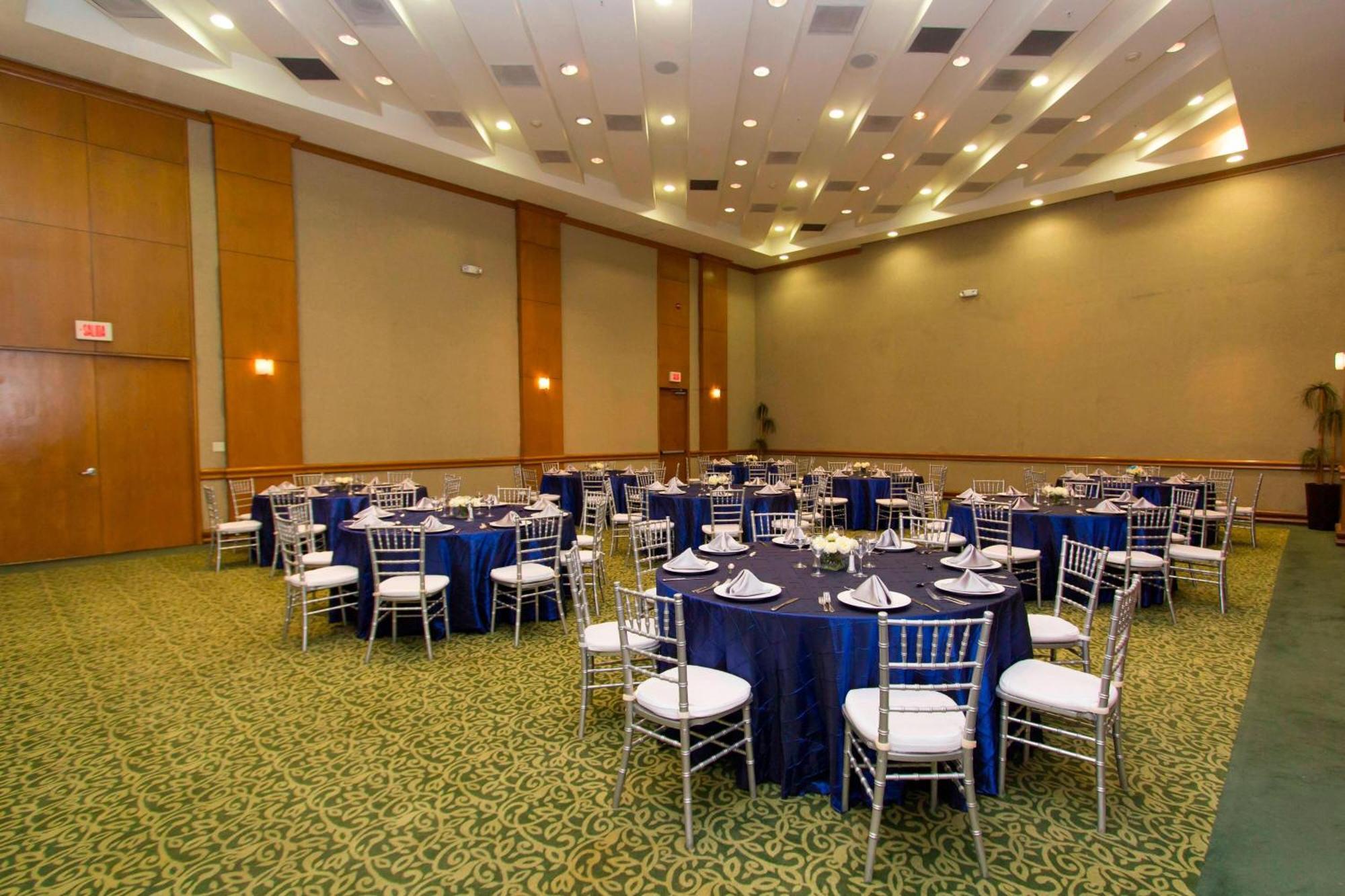 מלון Courtyard Monterrey San Jeronimo מראה חיצוני תמונה