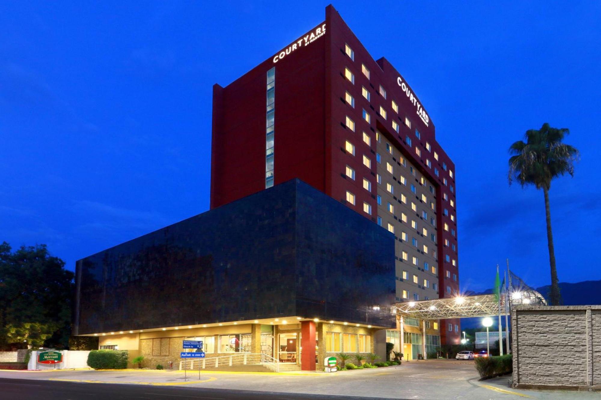 מלון Courtyard Monterrey San Jeronimo מראה חיצוני תמונה