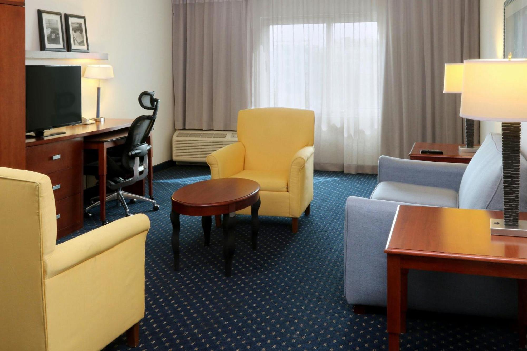 מלון Courtyard Monterrey San Jeronimo מראה חיצוני תמונה