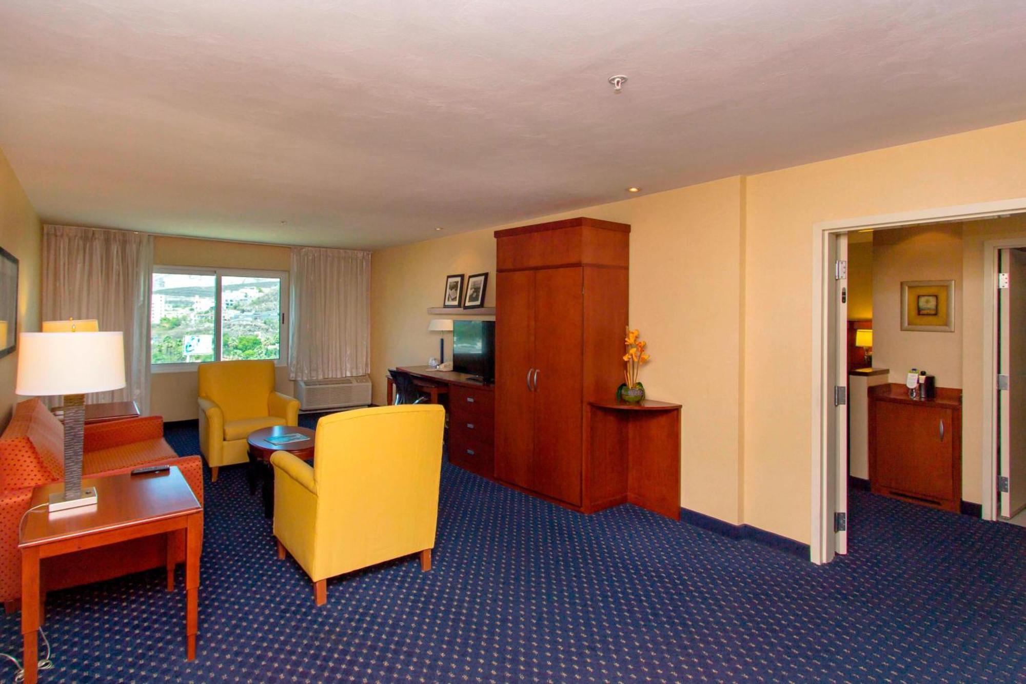 מלון Courtyard Monterrey San Jeronimo מראה חיצוני תמונה